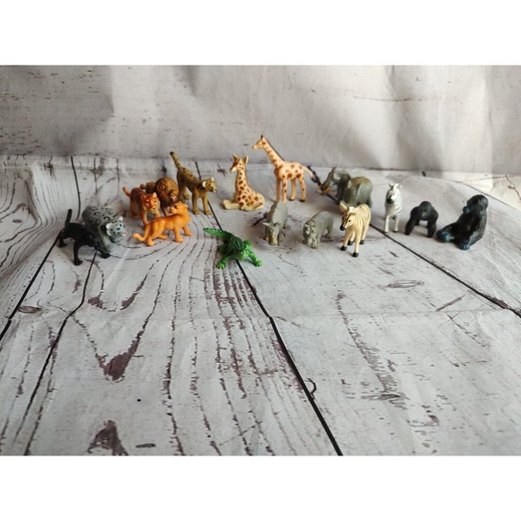 Mixed Lot of 16 Plastic Jungle Animals Toy Figures Zoo Safari Monkey Elephant - Picture 1 of 6